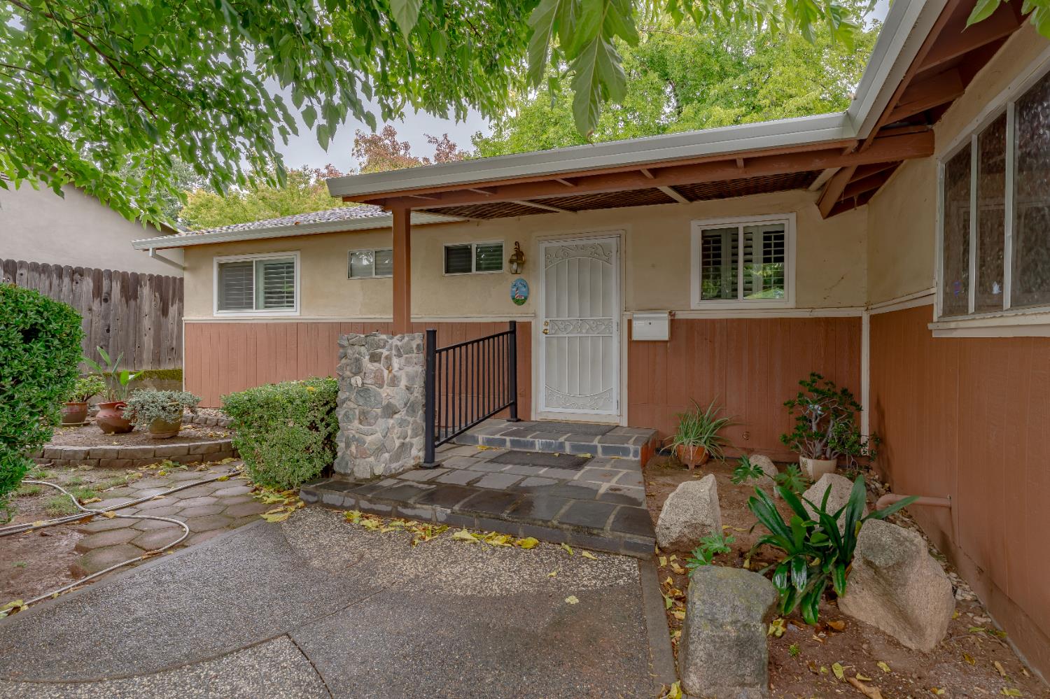 103 Grenoble Way