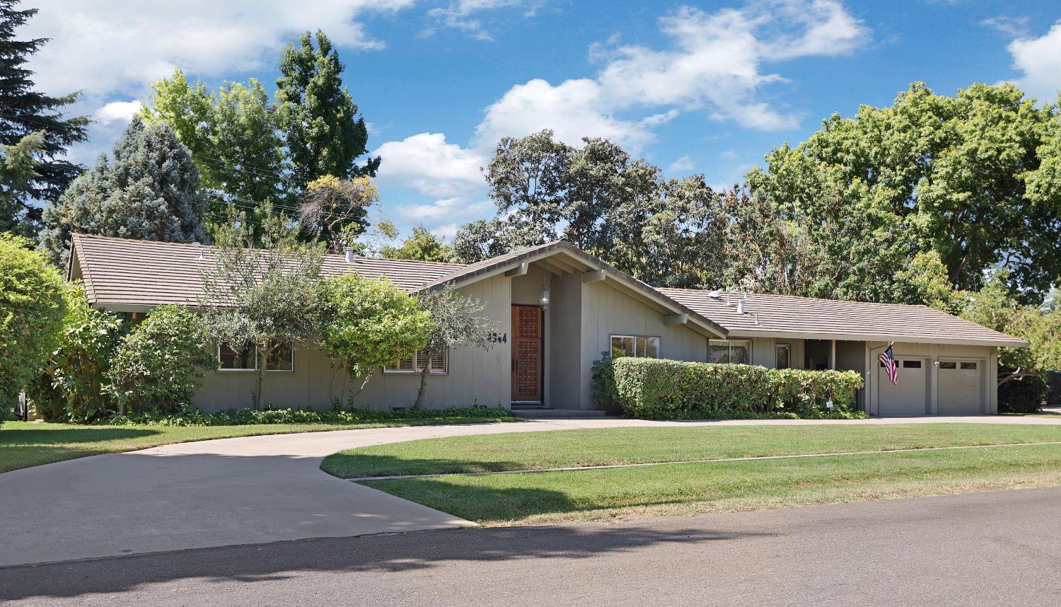 4944 Manor Circle