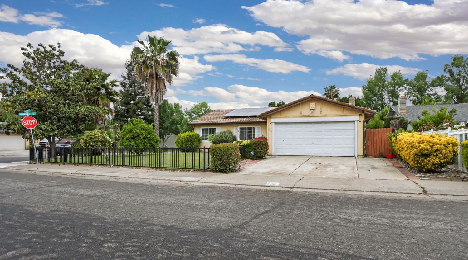 2401 Claridge Lane