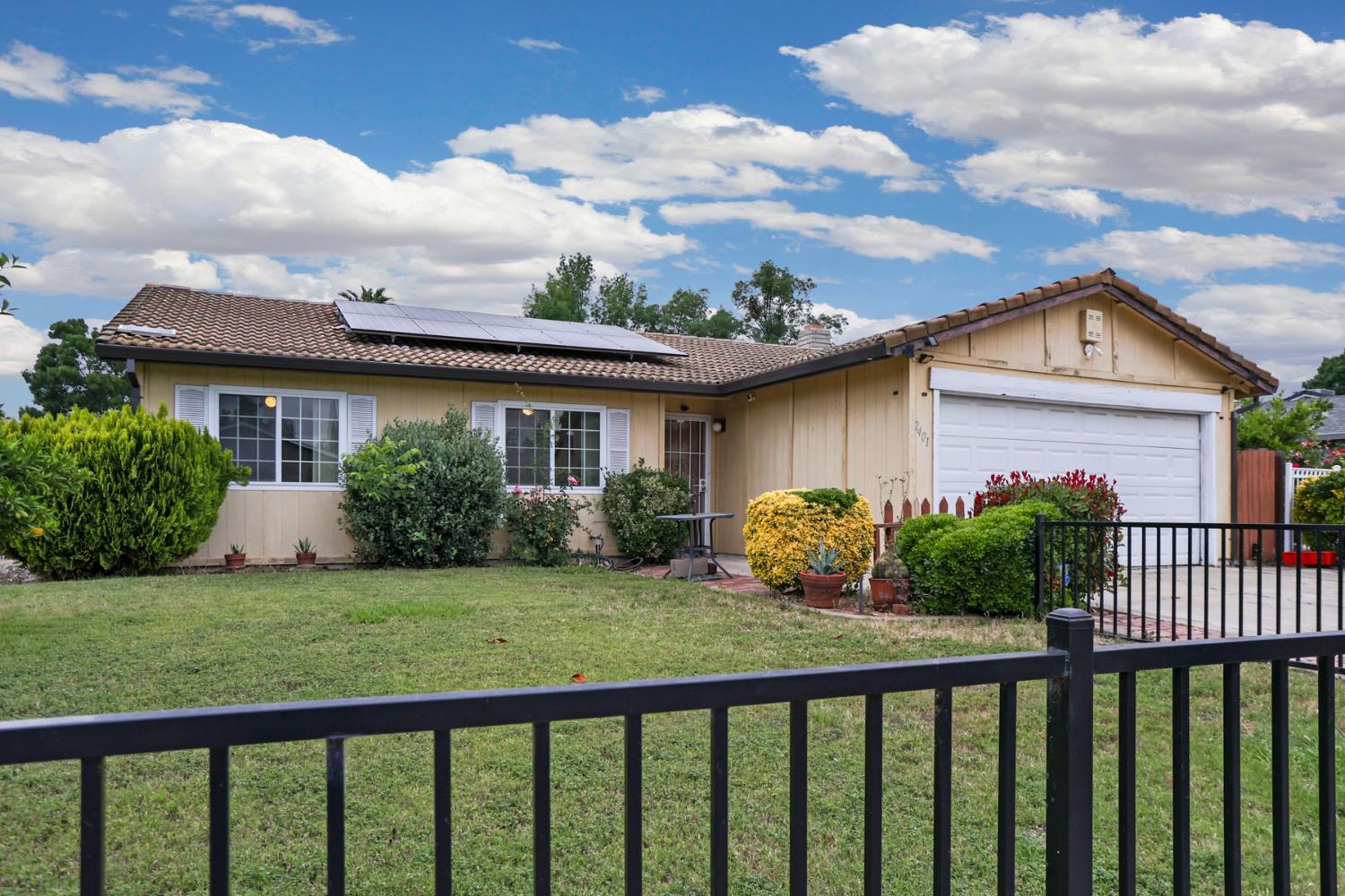 2401 Claridge Lane