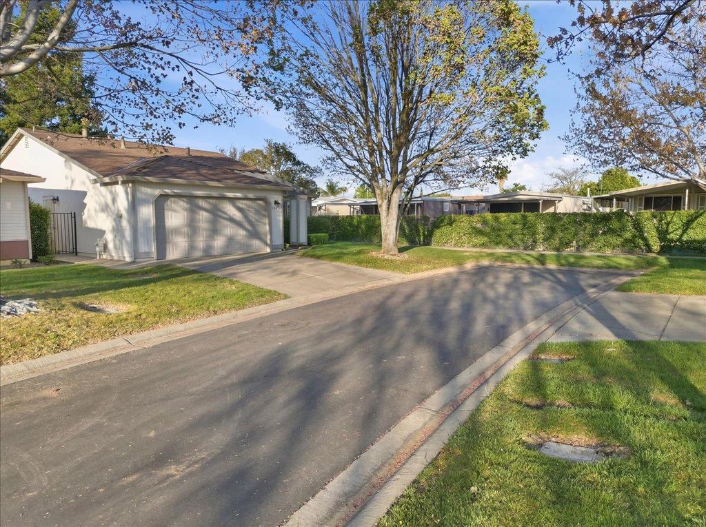 Photo of 7419 Sunborough Lane, Sacramento, CA 95828 (MLS # 226033723)