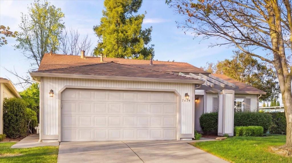 Photo of 7419 Sunborough Lane, Sacramento, CA 95828 (MLS # 226033723)