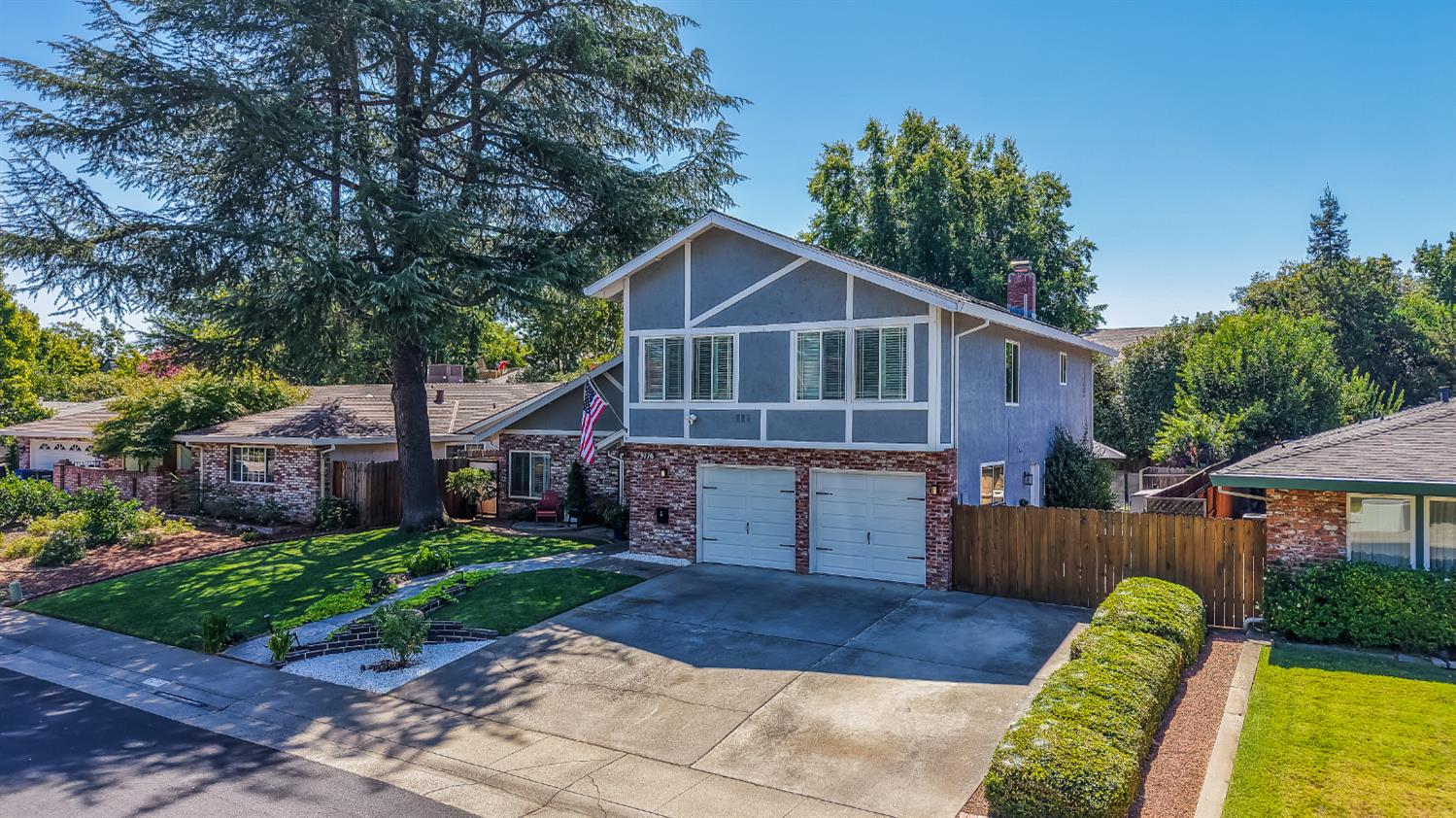 9776 Mira Del Rio Drive