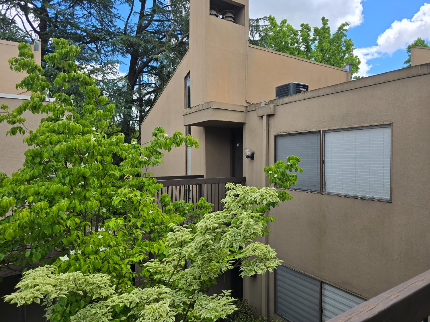 733 Woodside Ln E 12