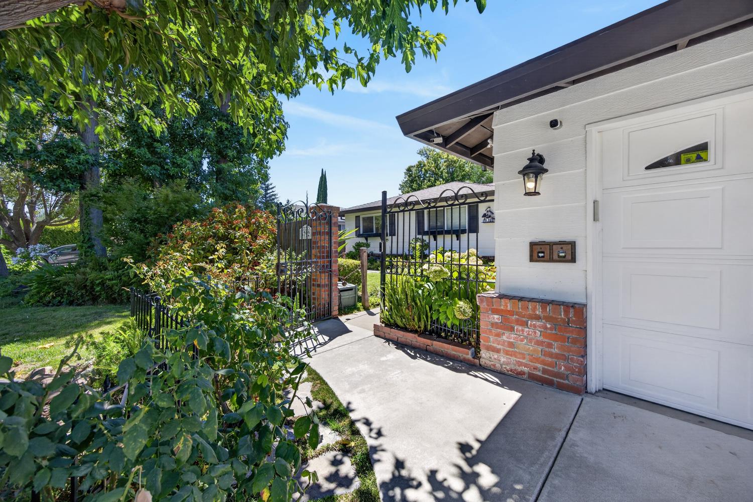 6792 Orleans Way
