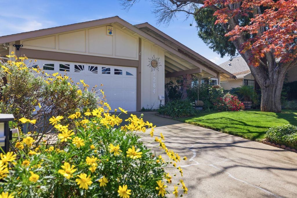 Photo of 9284 Linda Rio Drive, Sacramento, CA 95826 (MLS # 226034258)