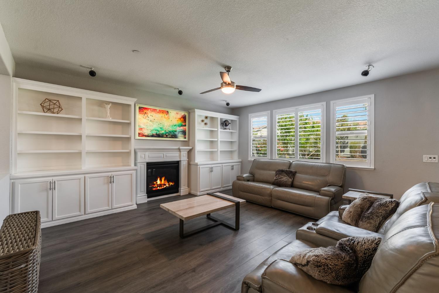 416 Glouster Court
