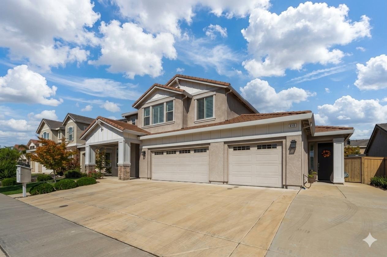 416 Glouster Court
