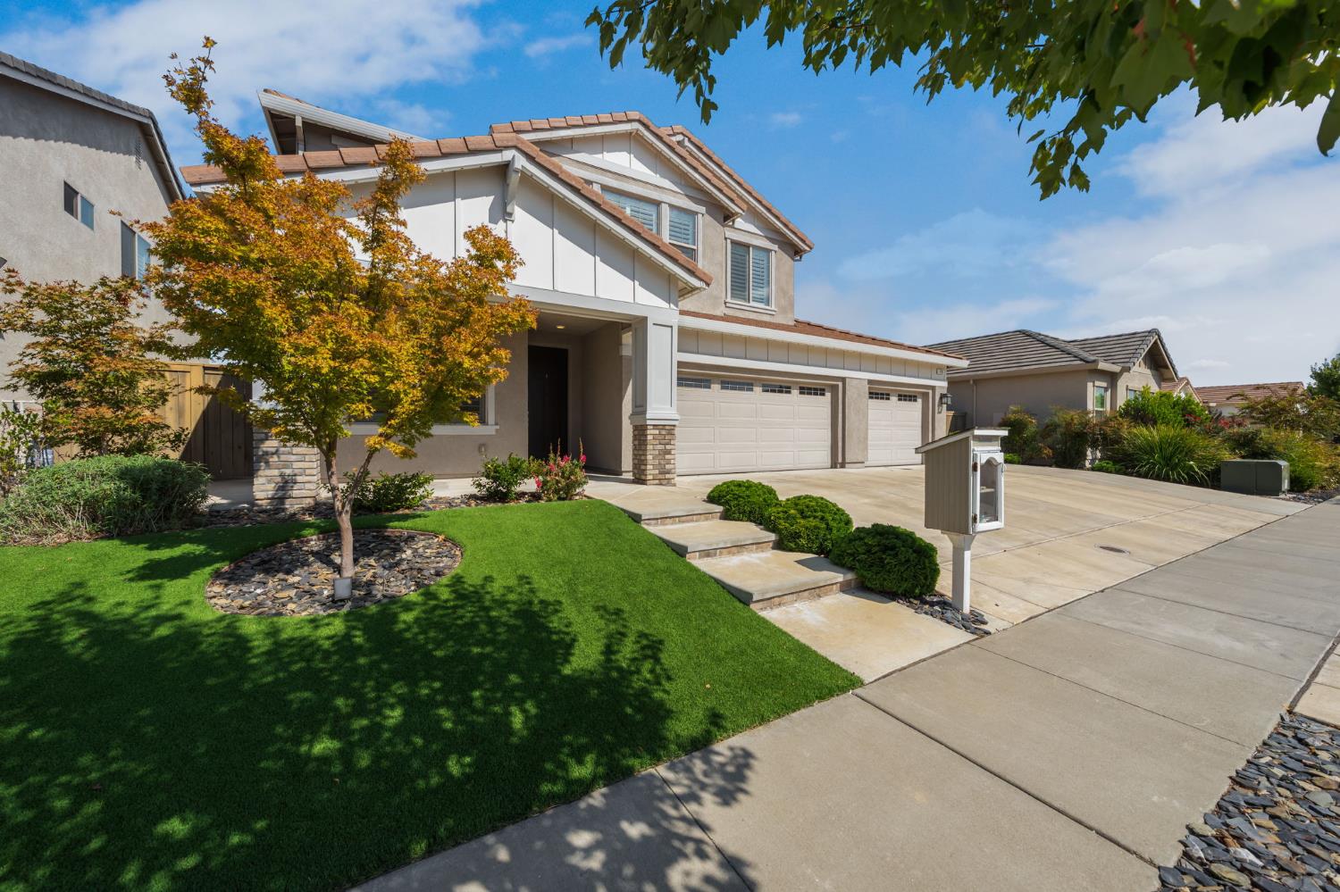 416 Glouster Court