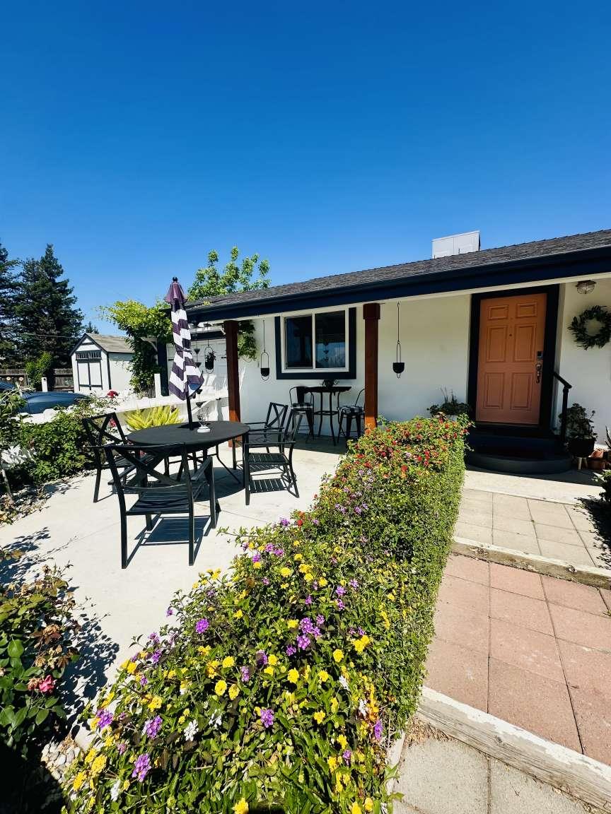 822 N Acacia Avenue