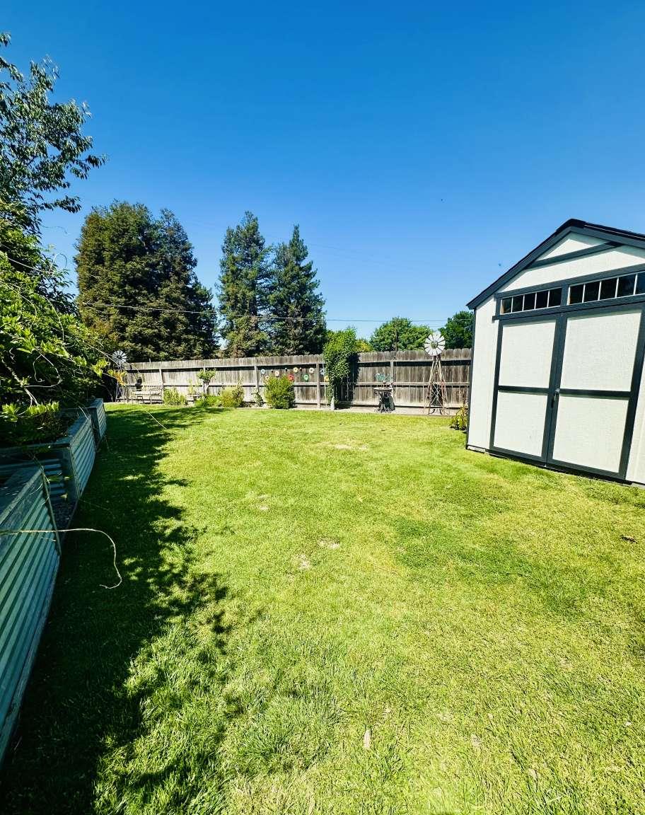 822 N Acacia Avenue