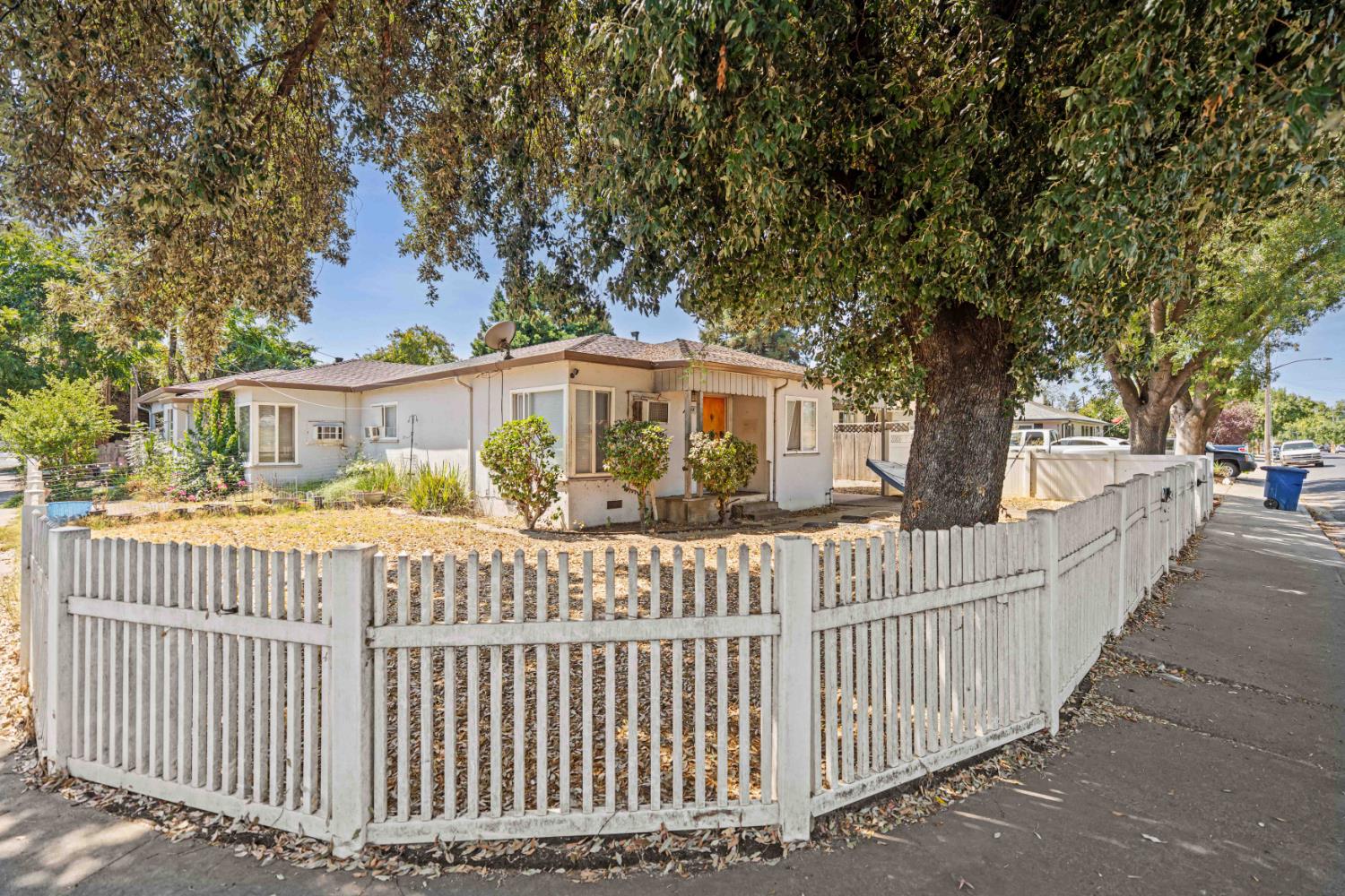 961 El Terino Avenue