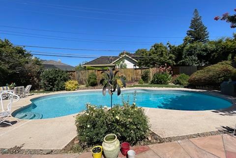 1826 Carmelo Drive