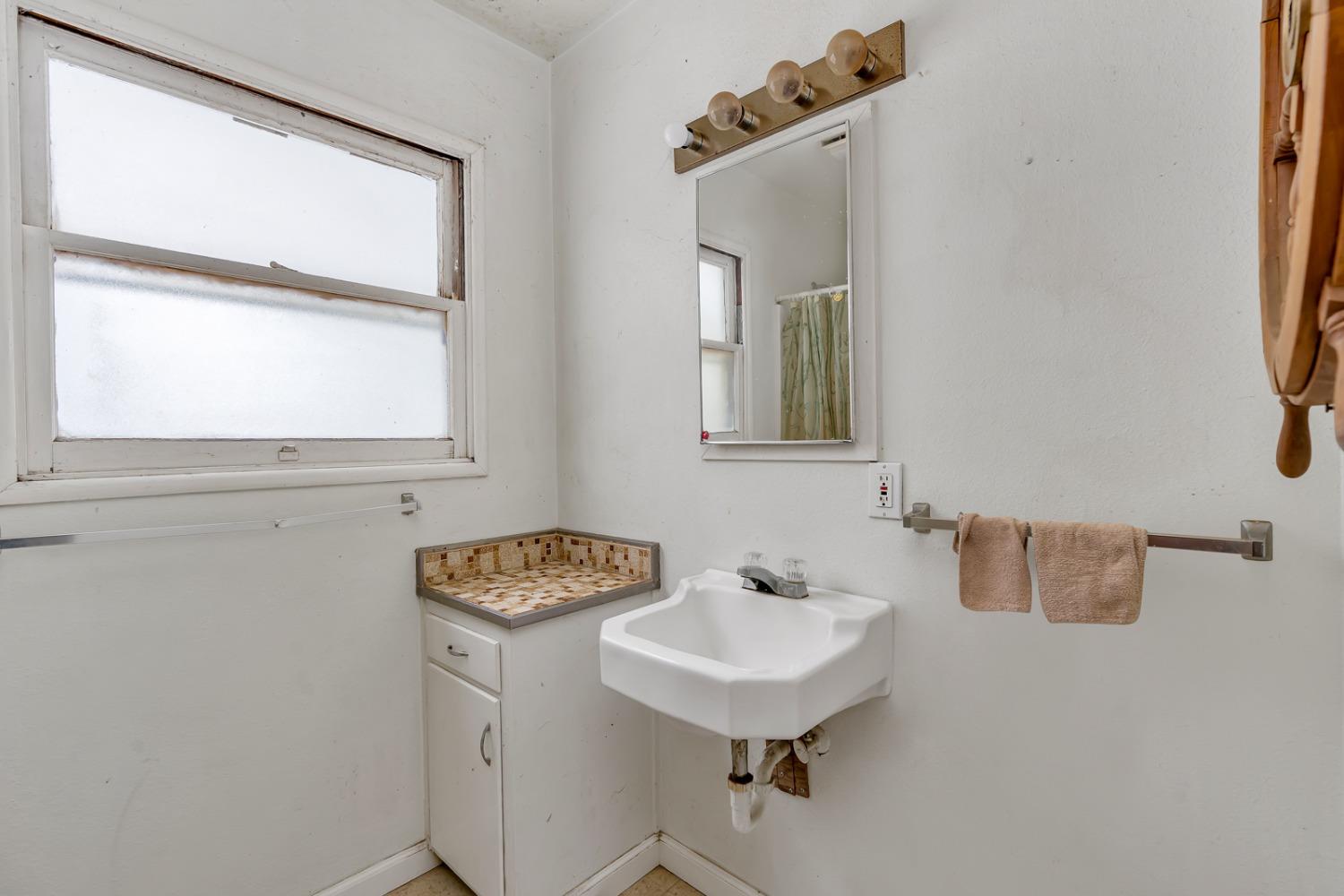 Dos Palos, California 93620, United States, 4 Bedrooms Bedrooms, ,2 BathroomsBathrooms,Residential,Active,61721