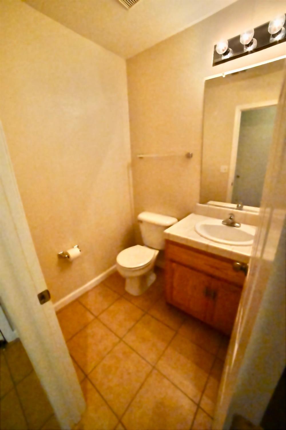 Stockton, California 95209, United States, 3 Bedrooms Bedrooms, ,3 BathroomsBathrooms,Residential,Pending,90319