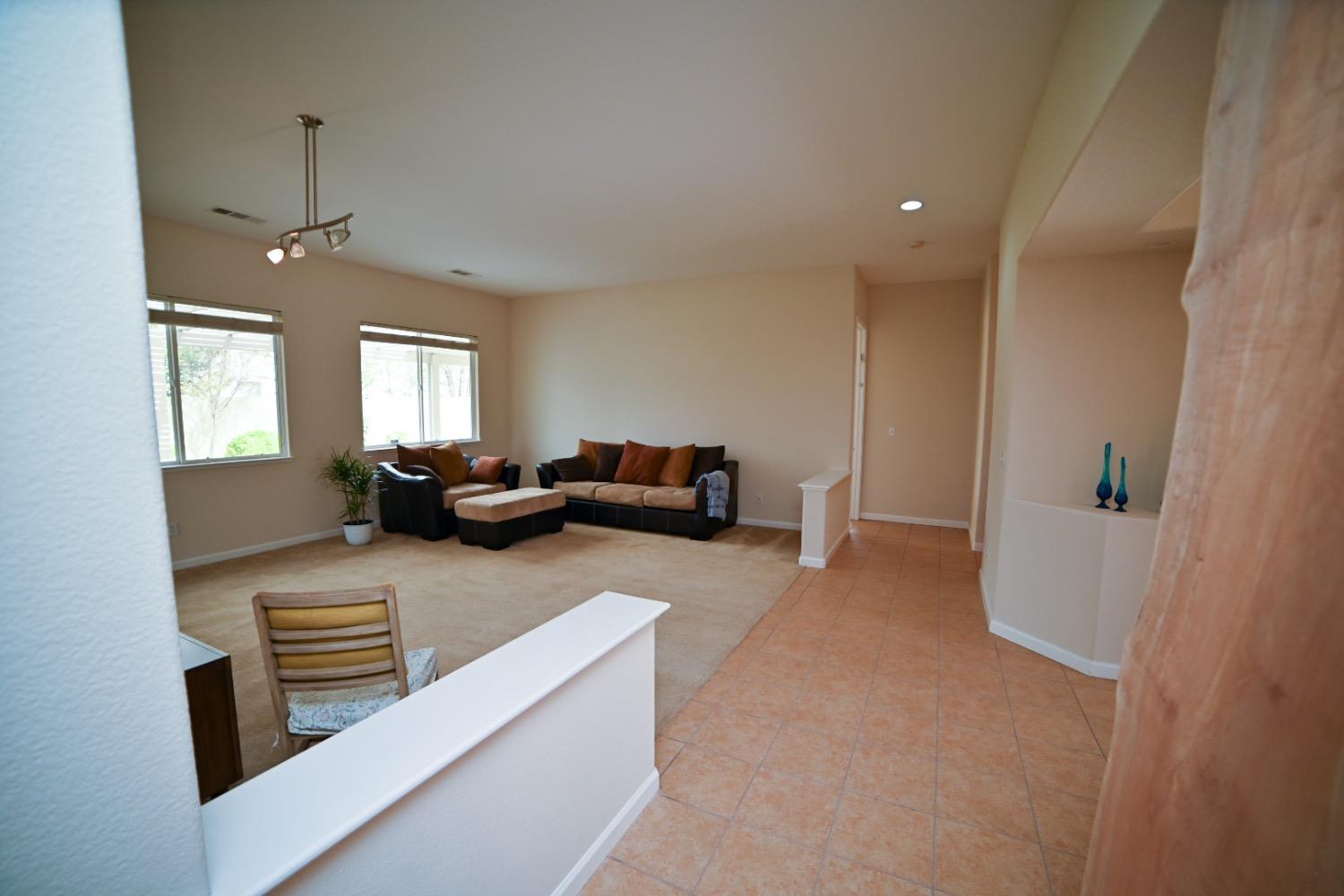 Stockton, California 95209, United States, 3 Bedrooms Bedrooms, ,3 BathroomsBathrooms,Residential,Pending,90319