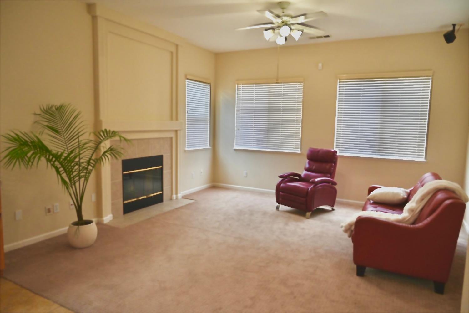 Stockton, California 95209, United States, 3 Bedrooms Bedrooms, ,3 BathroomsBathrooms,Residential,Pending,90319