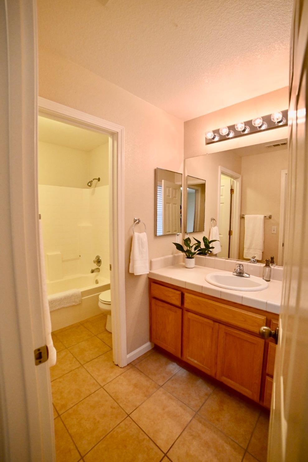 Stockton, California 95209, United States, 3 Bedrooms Bedrooms, ,3 BathroomsBathrooms,Residential,Pending,90319