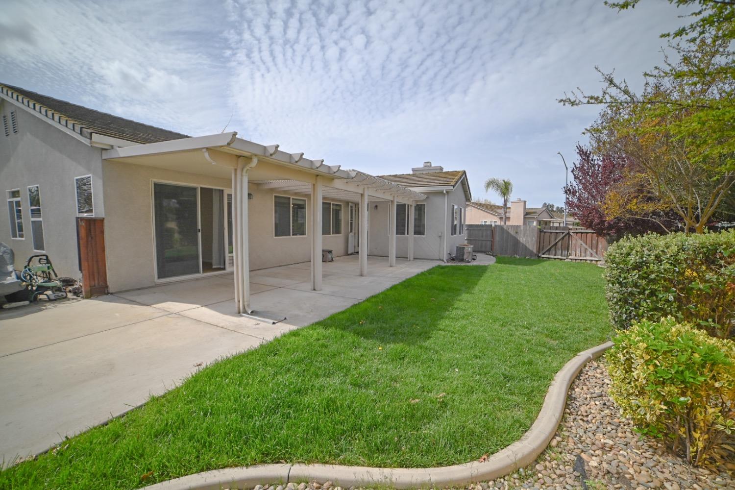 Stockton, California 95209, United States, 3 Bedrooms Bedrooms, ,3 BathroomsBathrooms,Residential,Pending,90319