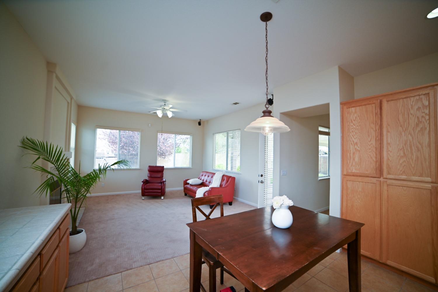 Stockton, California 95209, United States, 3 Bedrooms Bedrooms, ,3 BathroomsBathrooms,Residential,Pending,90319