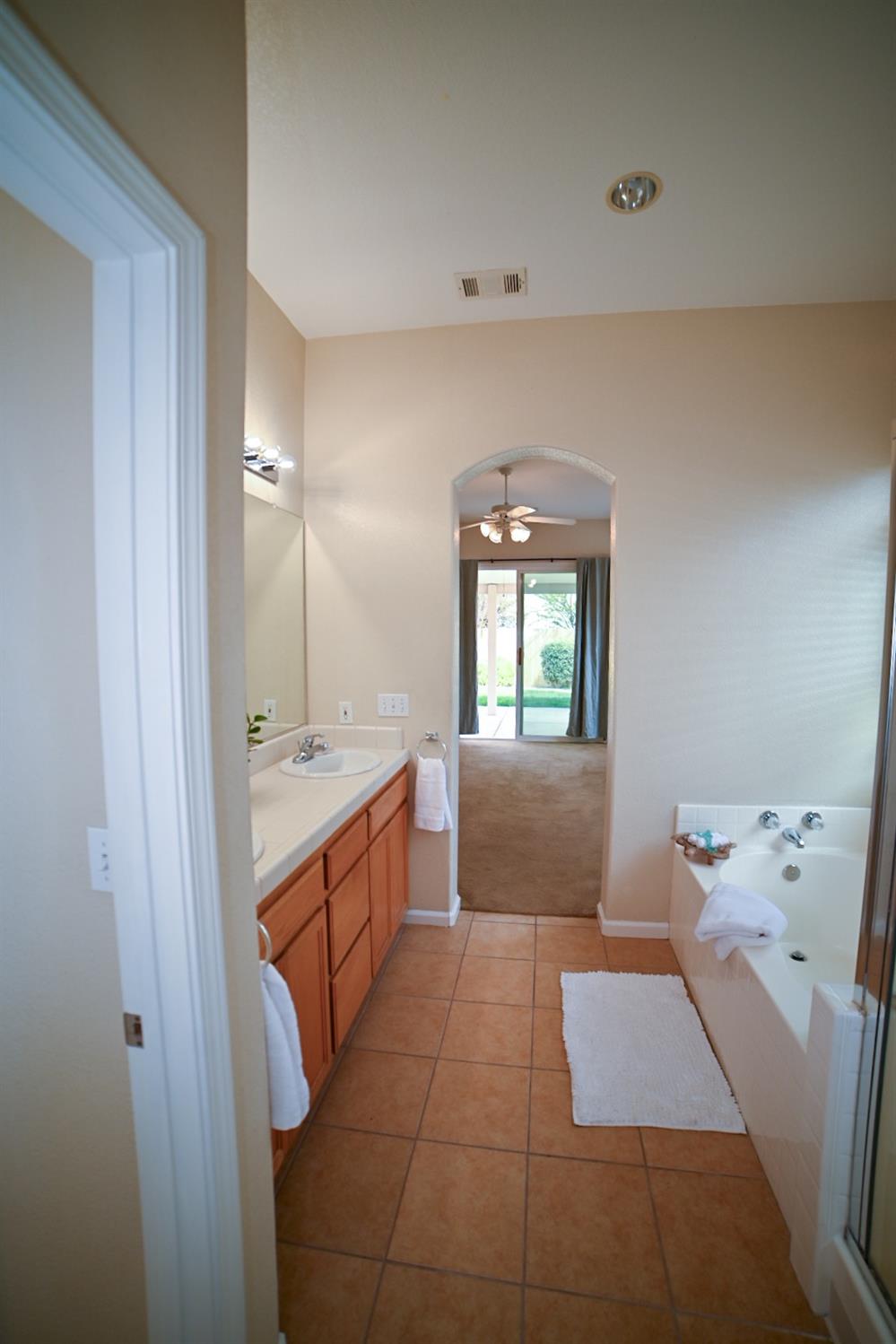 Stockton, California 95209, United States, 3 Bedrooms Bedrooms, ,3 BathroomsBathrooms,Residential,Pending,90319