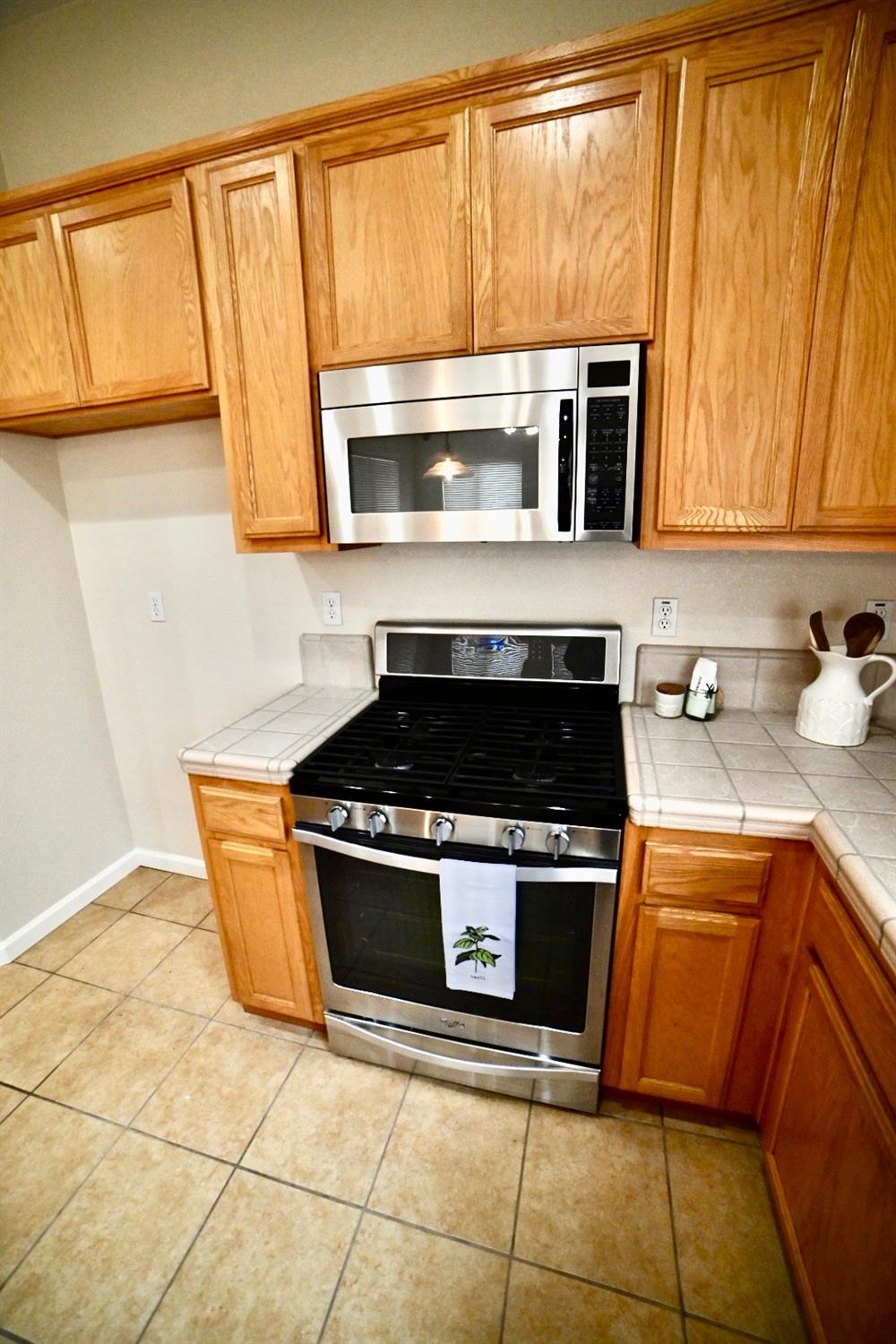 Stockton, California 95209, United States, 3 Bedrooms Bedrooms, ,3 BathroomsBathrooms,Residential,Pending,90319