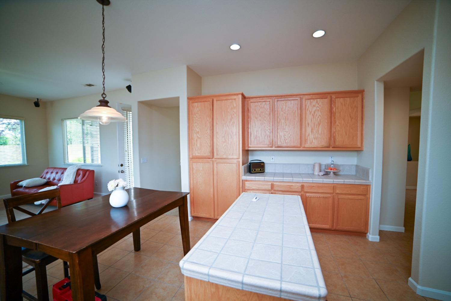 Stockton, California 95209, United States, 3 Bedrooms Bedrooms, ,3 BathroomsBathrooms,Residential,Pending,90319