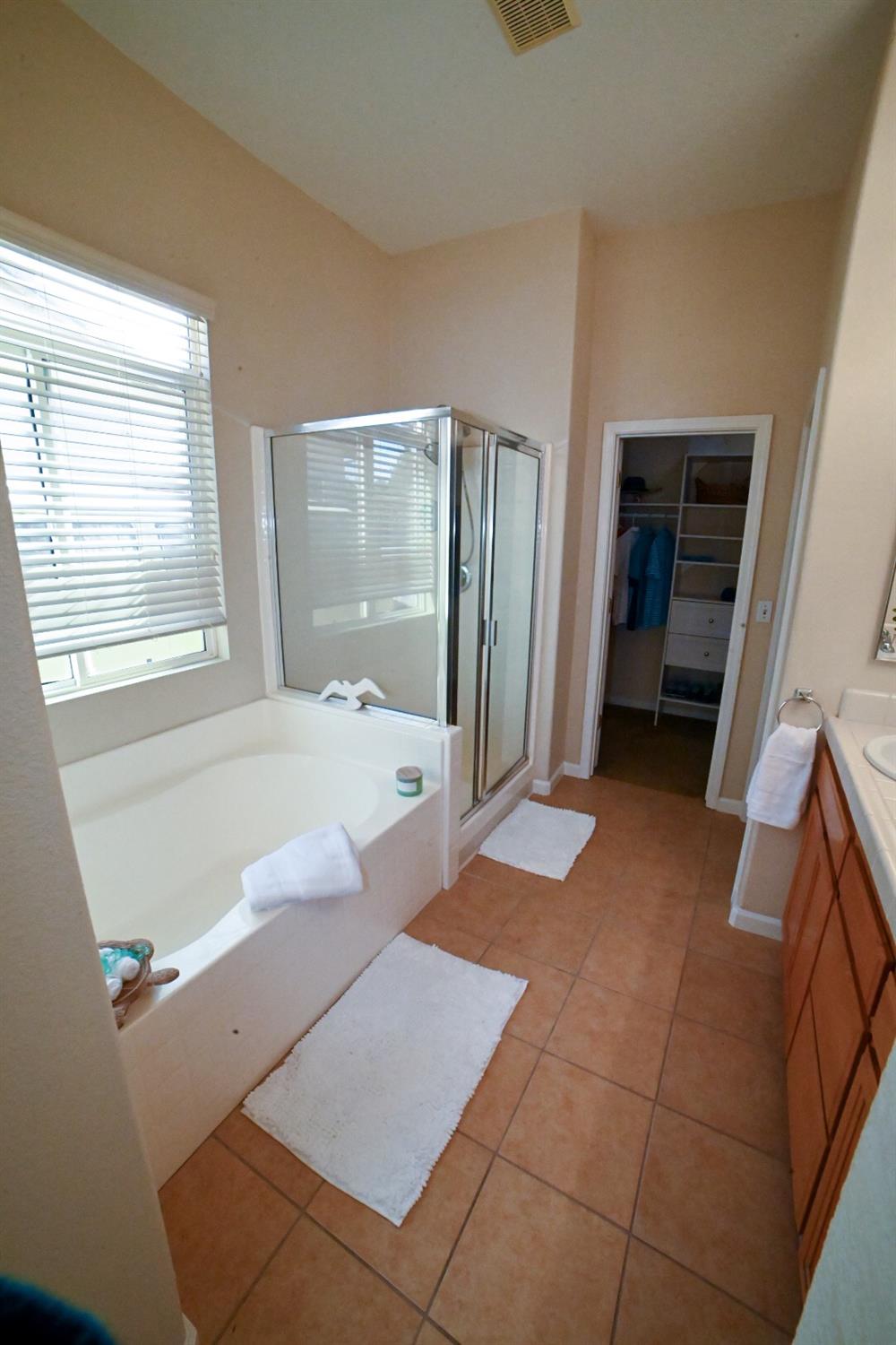 Stockton, California 95209, United States, 3 Bedrooms Bedrooms, ,3 BathroomsBathrooms,Residential,Pending,90319