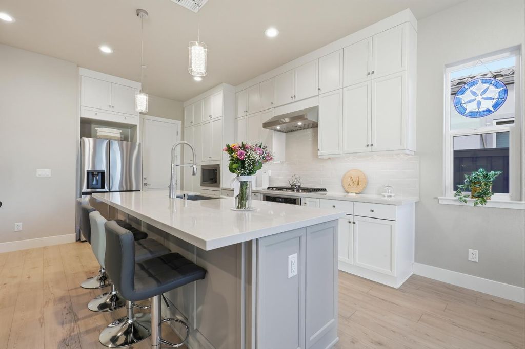 Photo of 4256 Eagle View Way, Folsom, CA 95630 (MLS # 226018265)