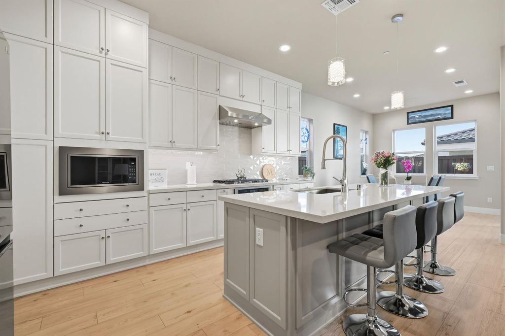 Photo of 4256 Eagle View Way, Folsom, CA 95630 (MLS # 226018265)