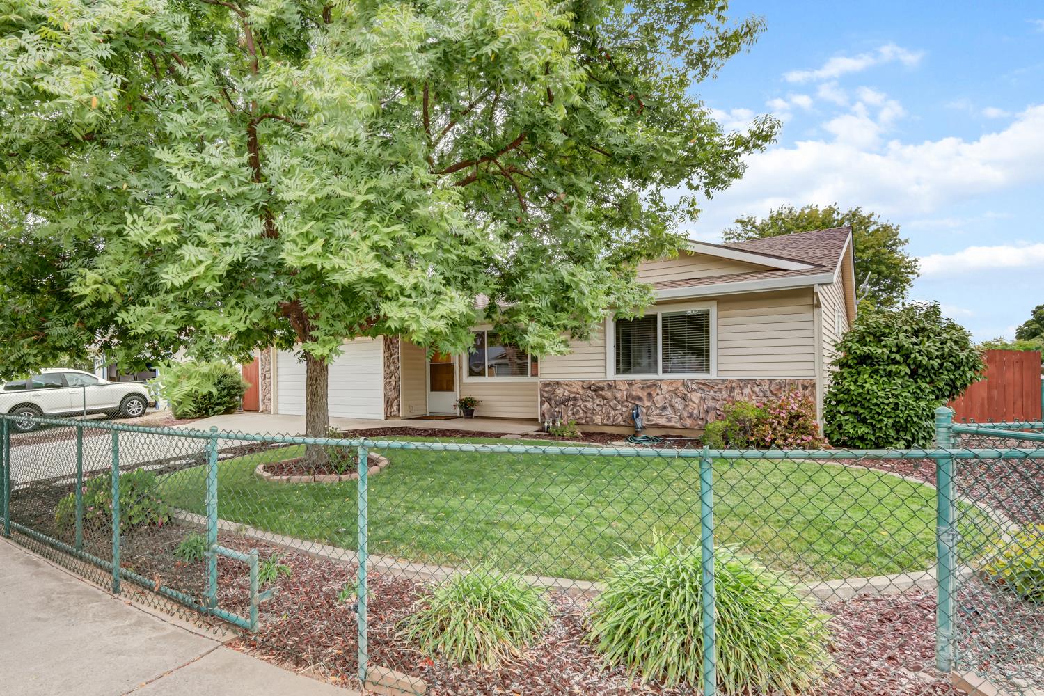 3916 Bairnsdale Way