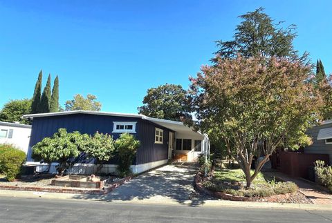 22 Outer Circle Davis CA 95618