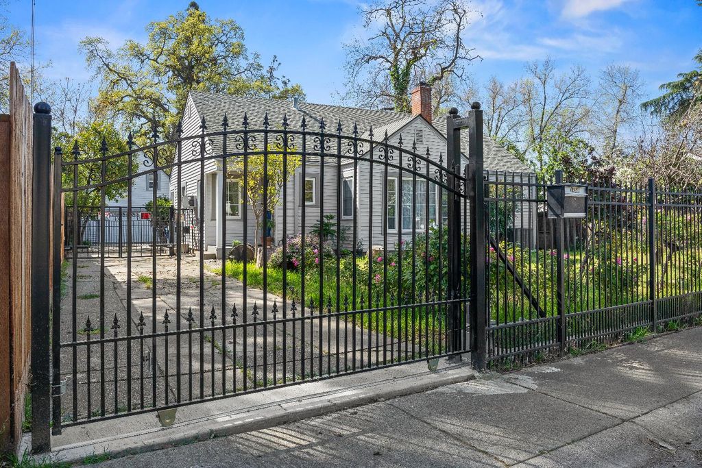 Photo of 1150 Arcade Boulevard, Sacramento, CA 95815 (MLS # 226029221)