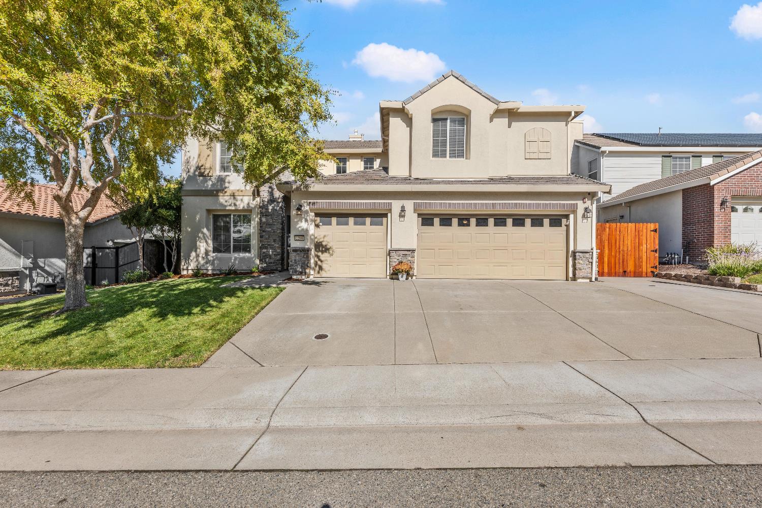 2208 Mount Errigal Lane