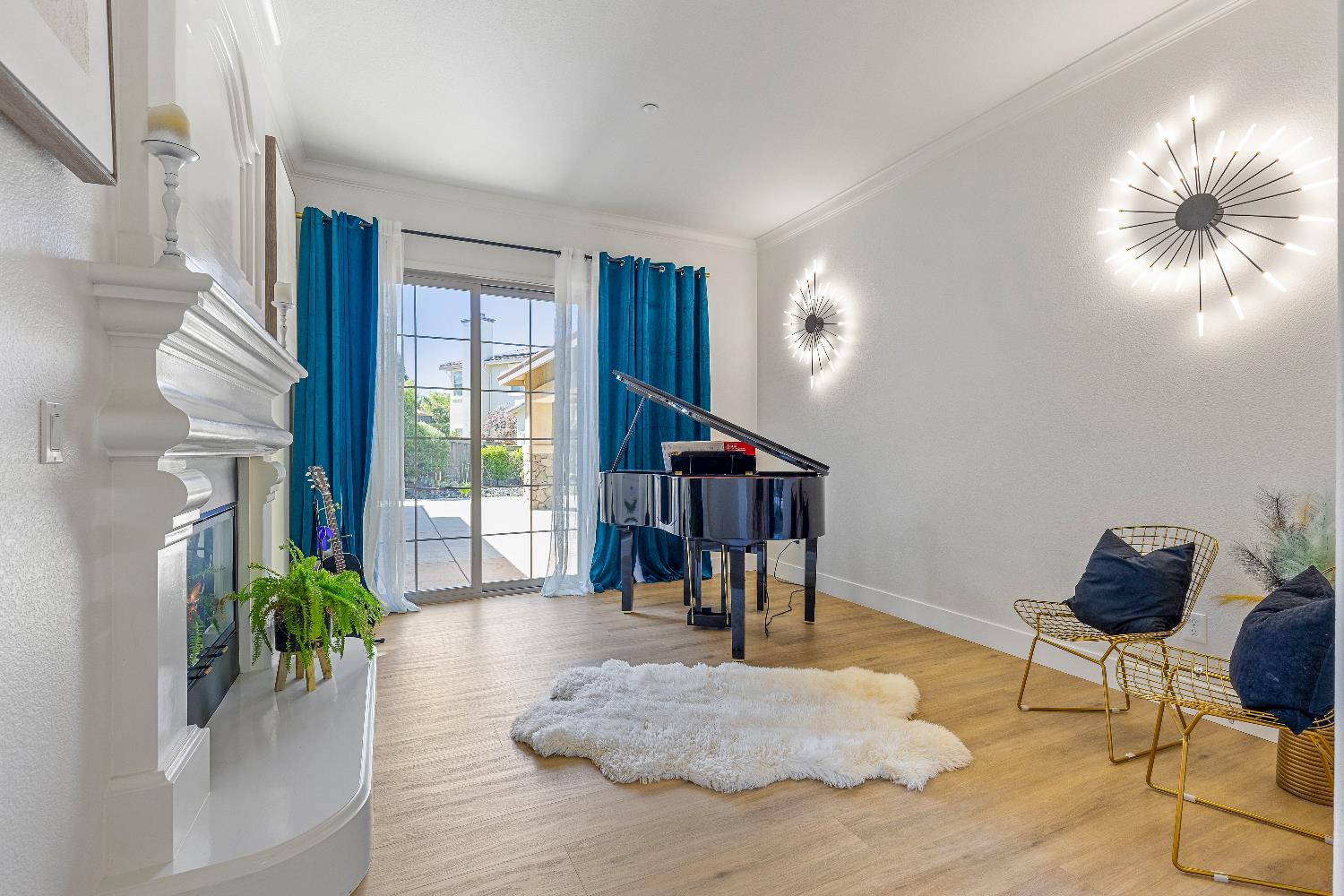 120 Cresta Court