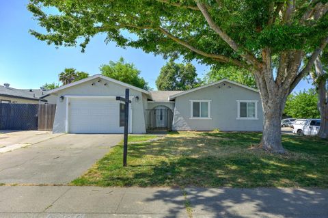 MLS: 225052002