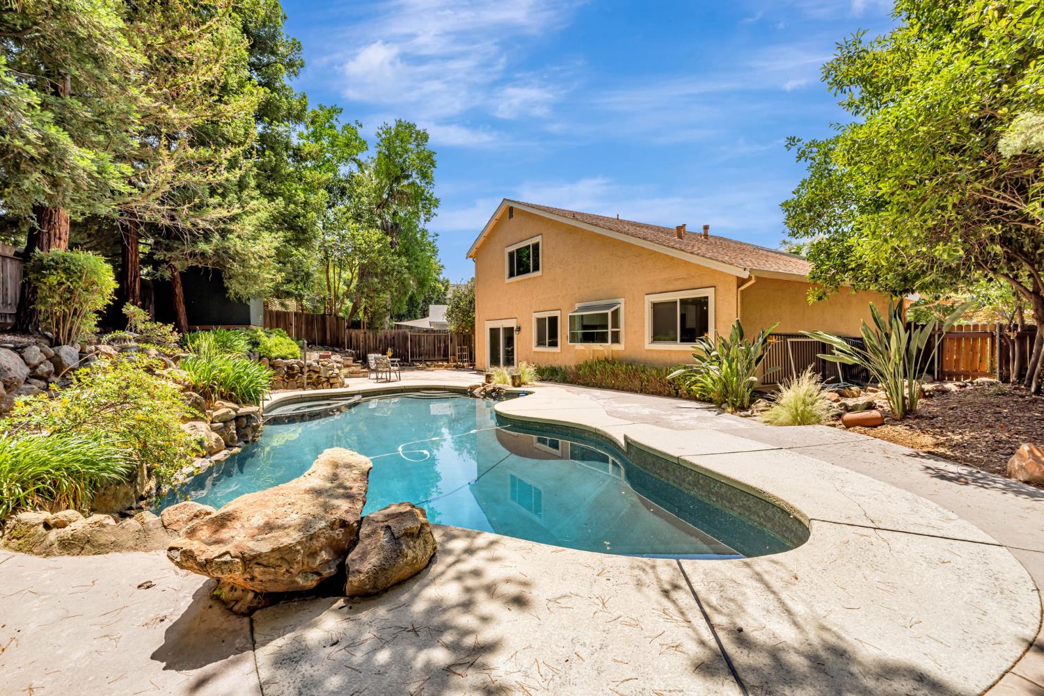5544 Montia Court