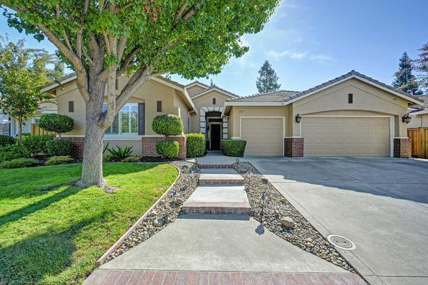 9421 LAKEPOINT DR, ELK GROVE, CA 95758 - Image fdaa616799521f4e2f5c2024e5a4d29e/2881384069