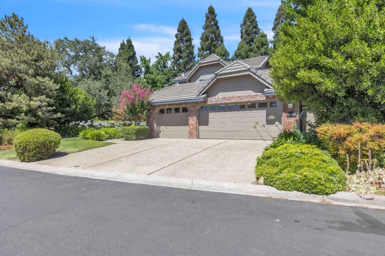 2760 Prestwick Drive