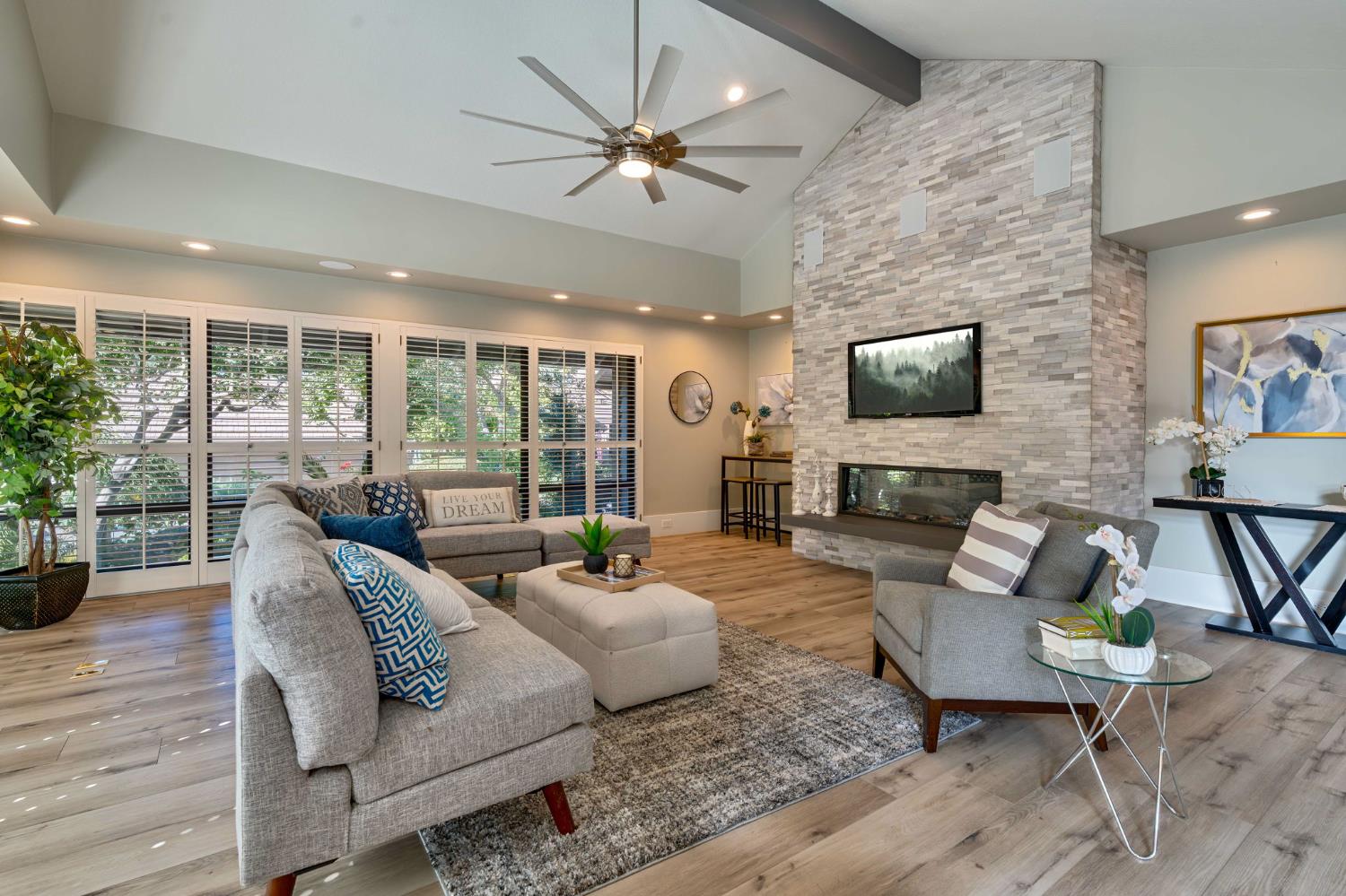 7529 Pineridge Lane