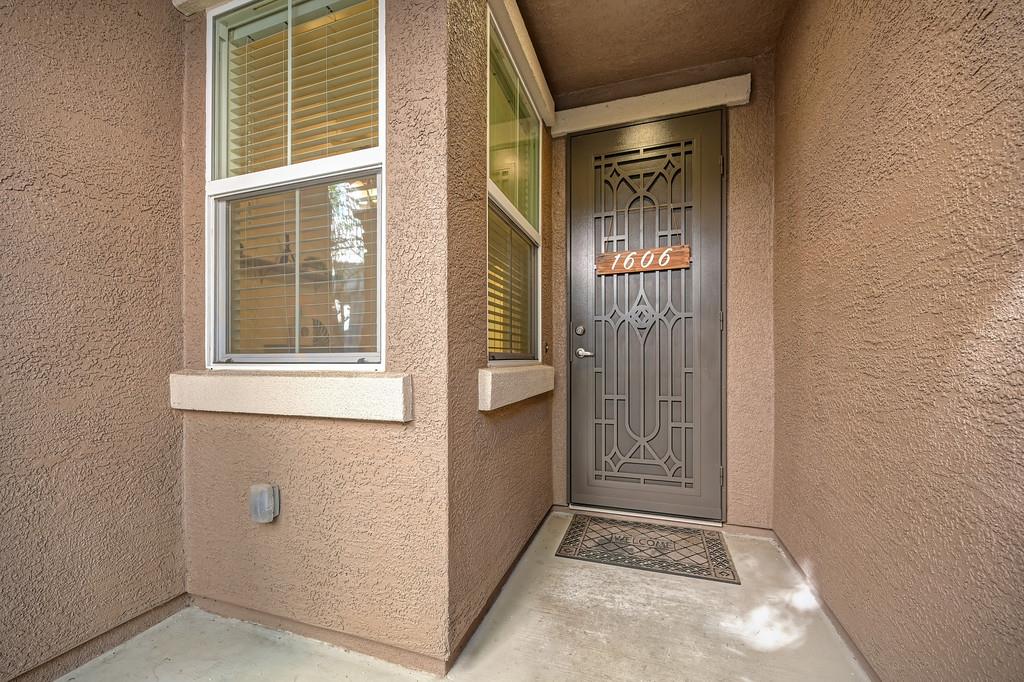 1606 Hudson Circle
