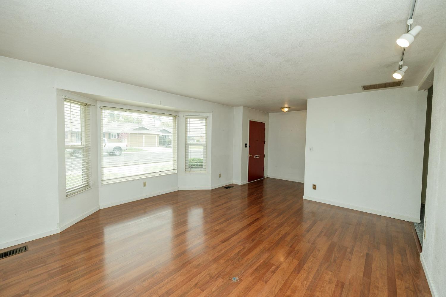 1120 Linn Court