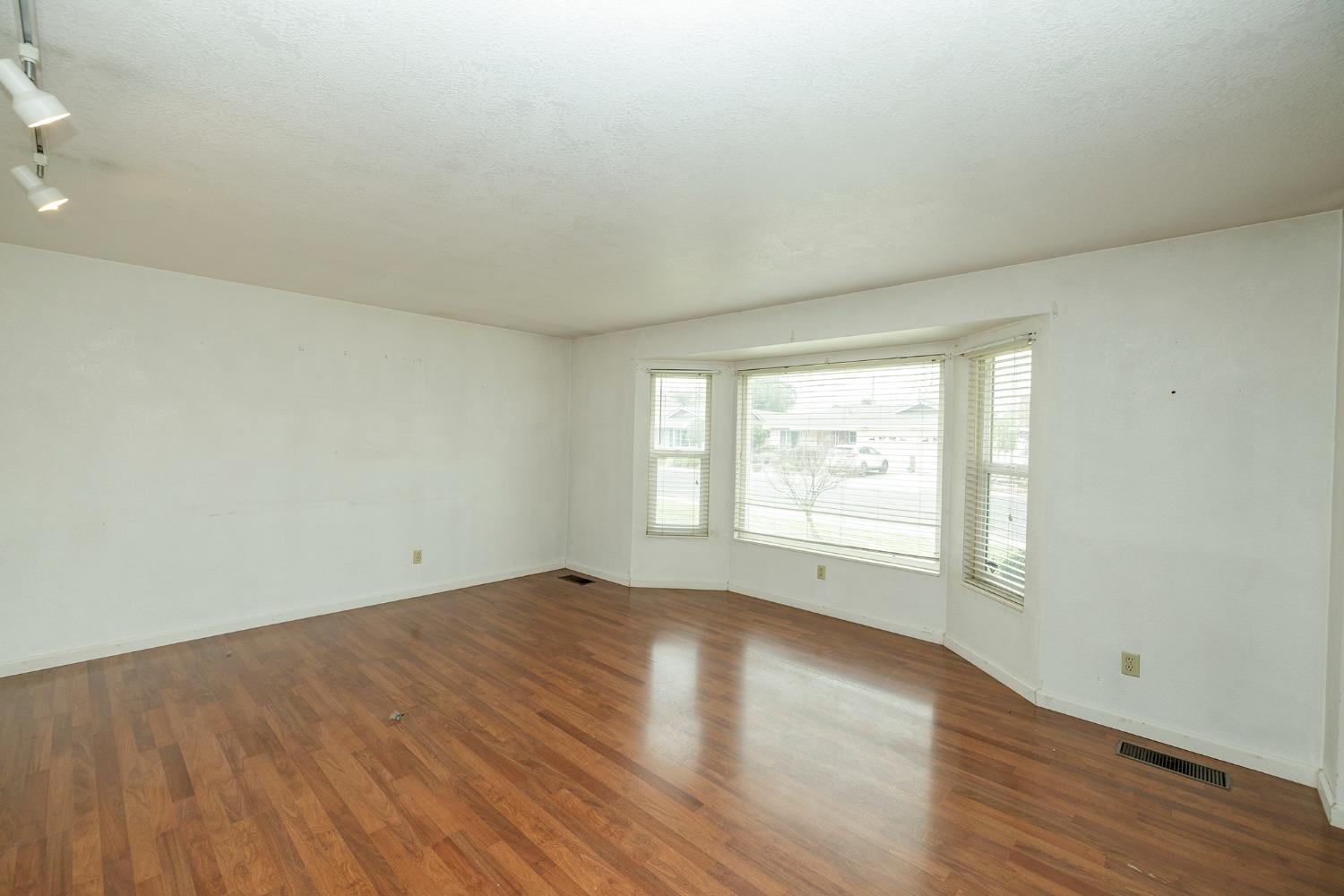 1120 Linn Court