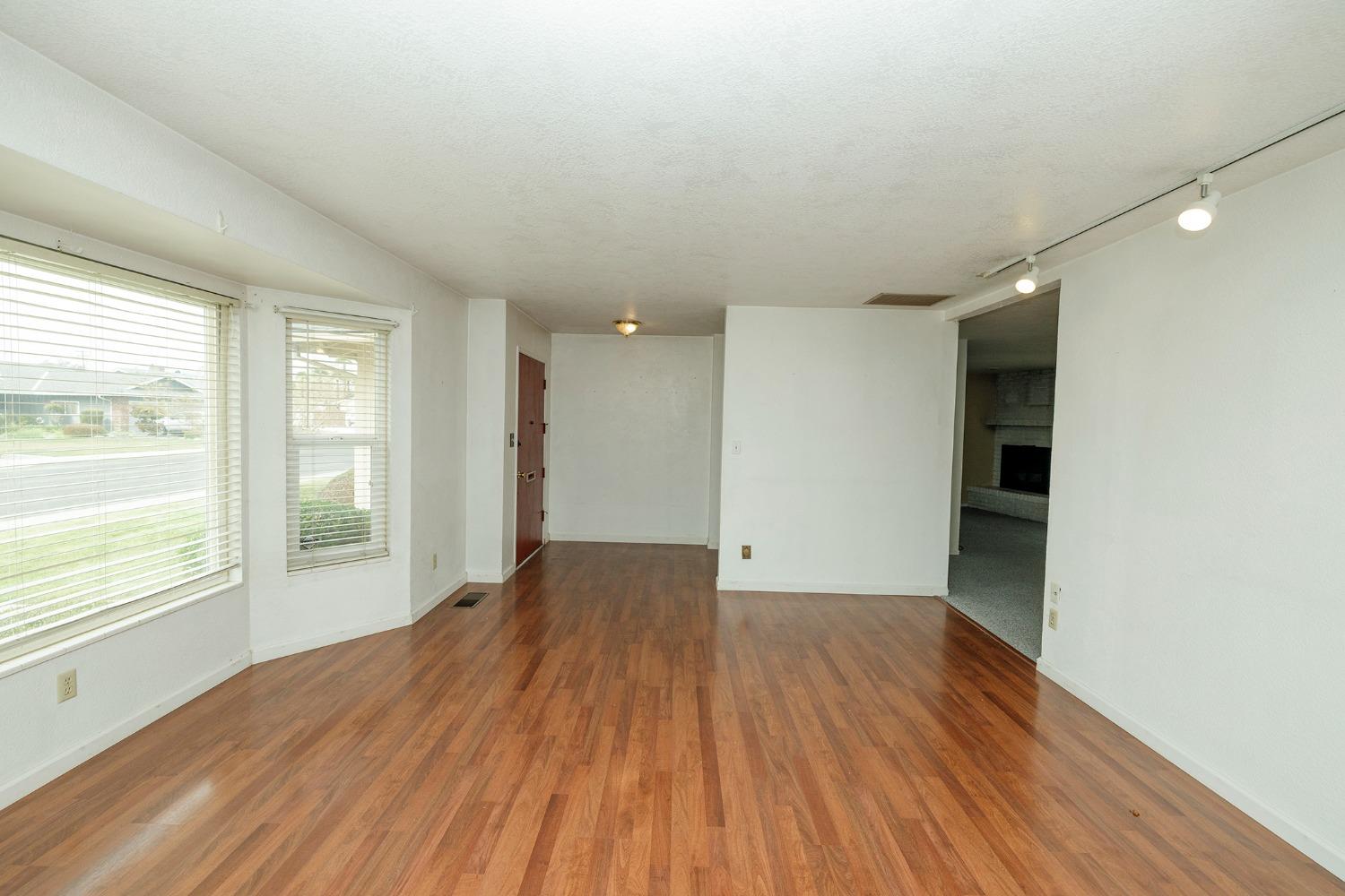 1120 Linn Court