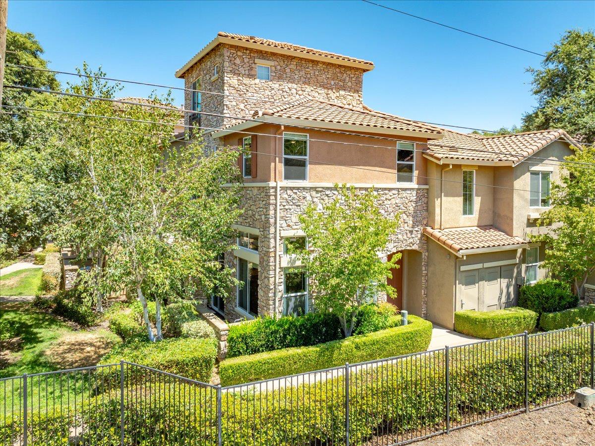 2580 W El Camino Avenue 11101