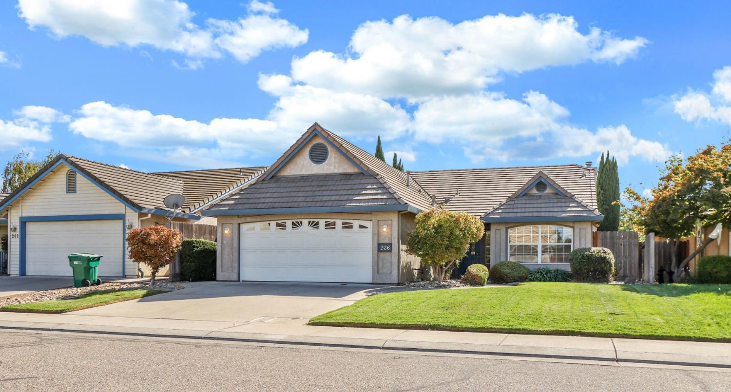 236 Dunsmuir