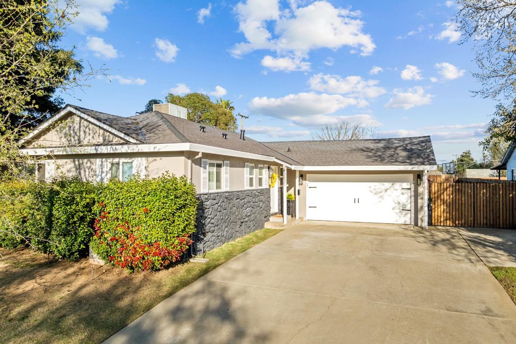 Photo of 3801 Wildrose Way, Sacramento, CA 95826 (MLS # 226029216)