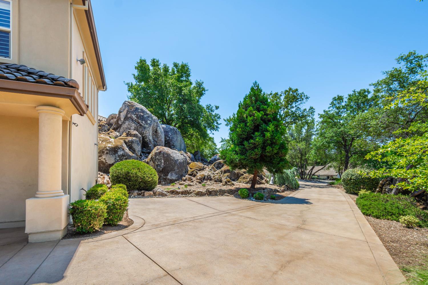 9709 Rim Rock Circle