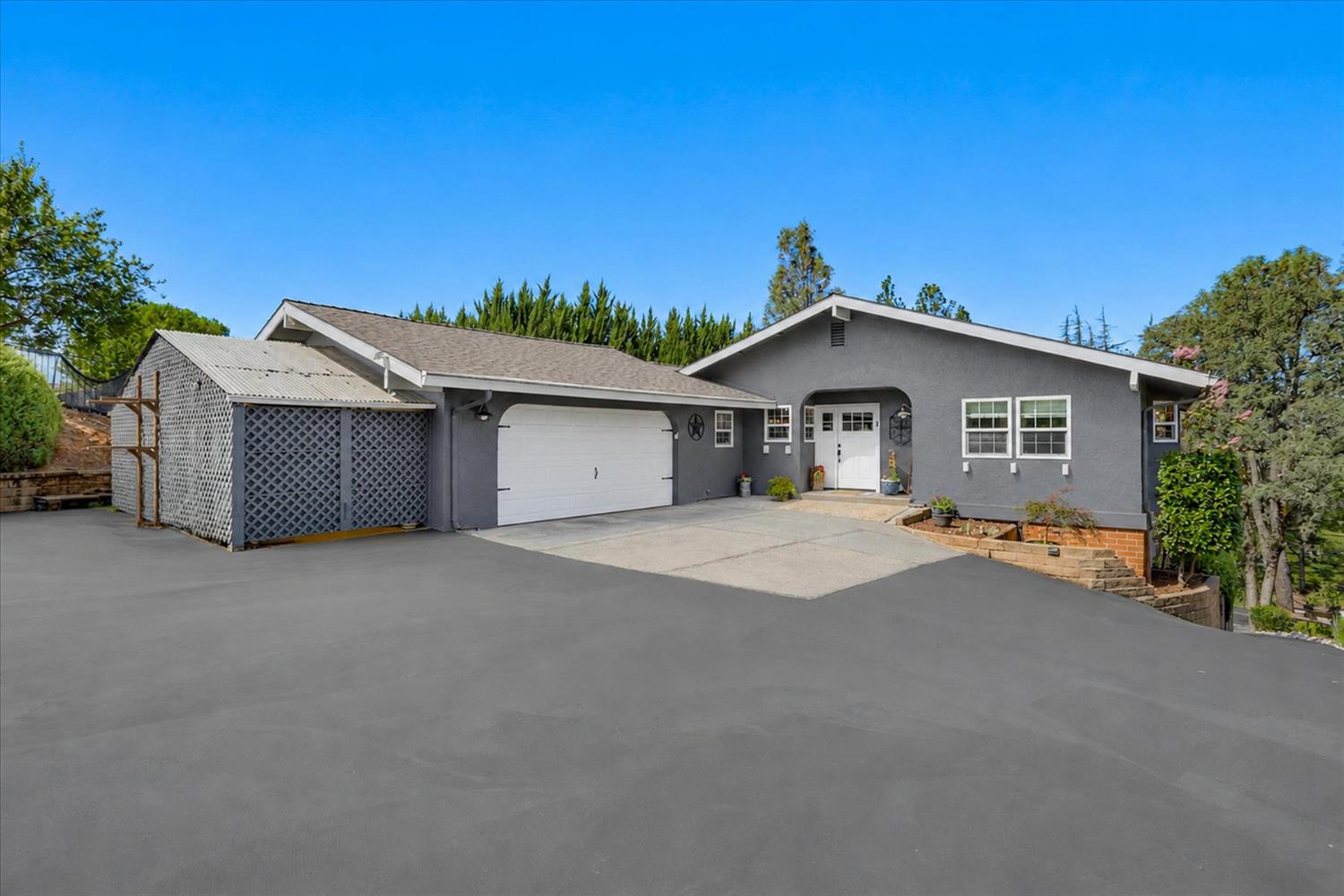 12640 Torrey Pines Drive