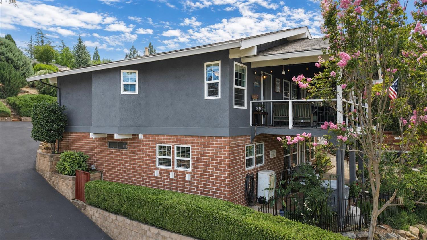 12640 Torrey Pines Drive
